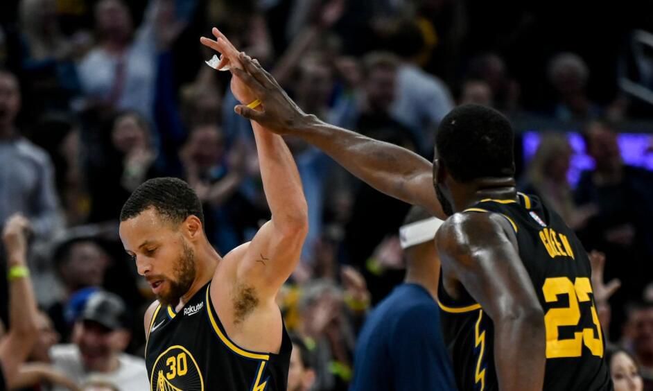 深蓝色的夜